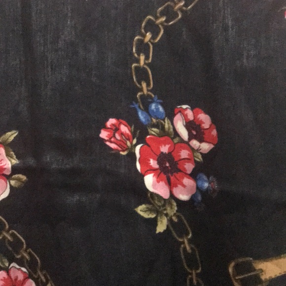 Nice top - Picture 4 of 4